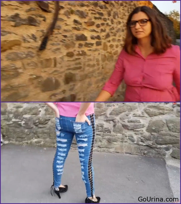 Girl Ready to Leak - Wetted at Castle Burg, Luna-Light, neat pee - 2025