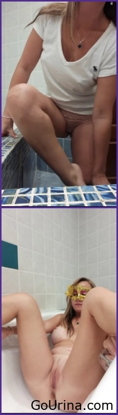 Piss Fountain In The Bathtub 2025