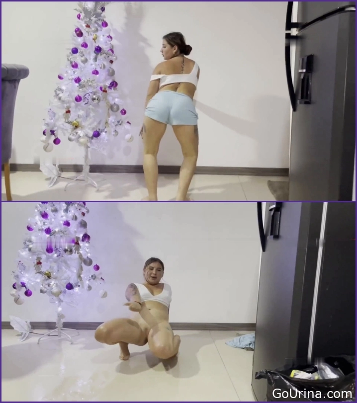 Girl in Toilet Mode - Piss Show for the guests, Monita-Caliente, pee drops - 2025