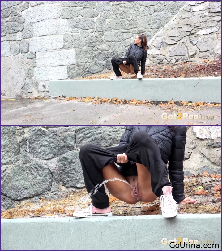 Wet Girl Busted, squats to piss under a bridge, MPEG-4, Cynthia Vellons, 104 MB, 2025, piss now