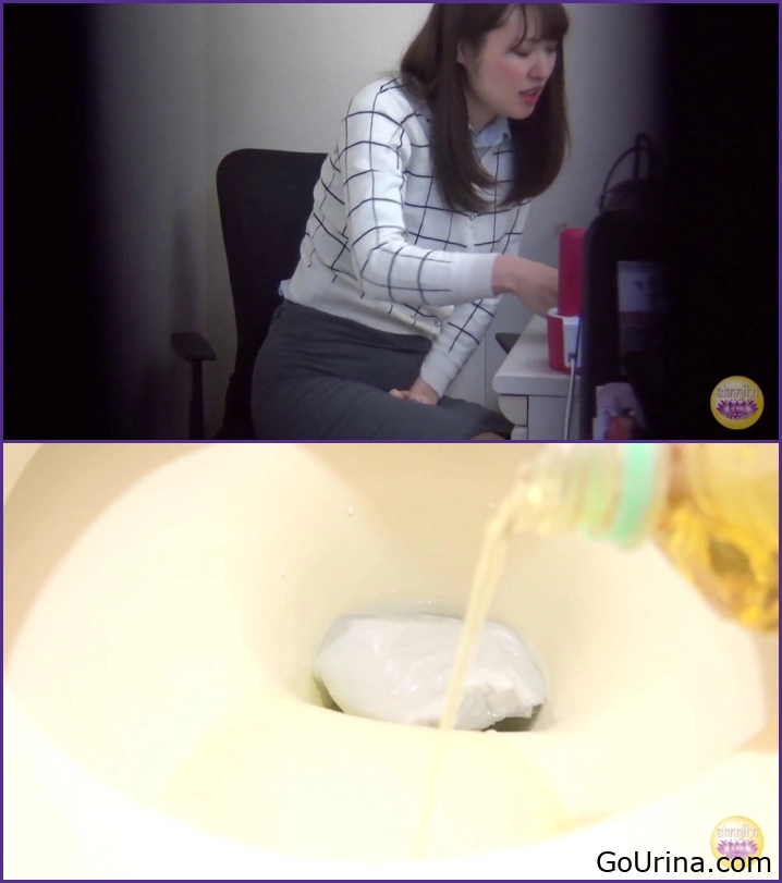 Naughty Toilet - No Time For Toilet Peeing Right At Workplace, easy pee - 2025