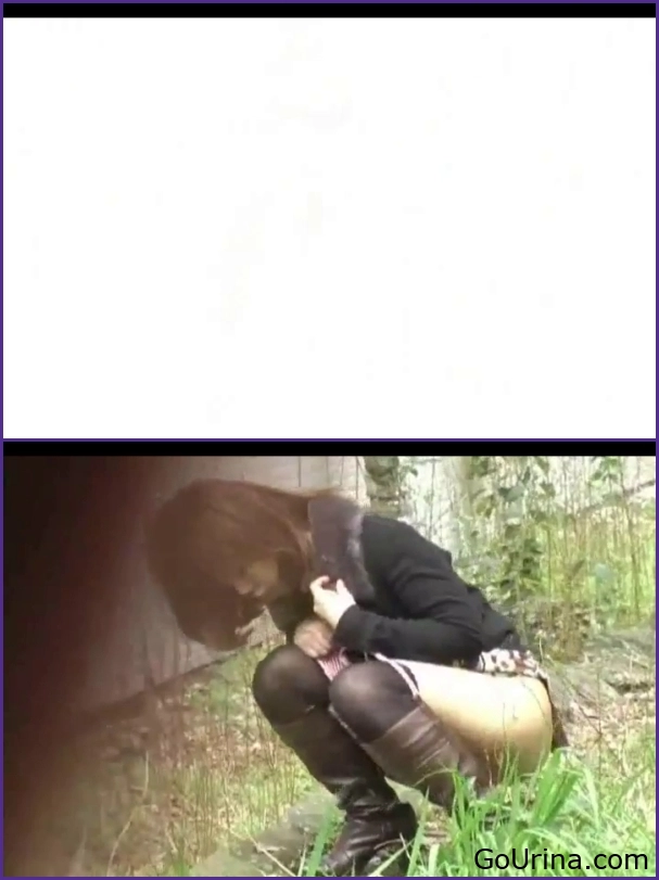 Attack On Peeing Women And Spreading Their Legs 2025