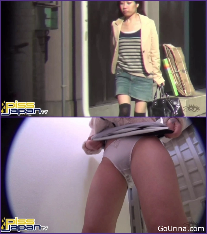 Wet Scene On Fire, Rushing To The Pisser 4, MPEG-4, 297 MB, 2025, warm pee