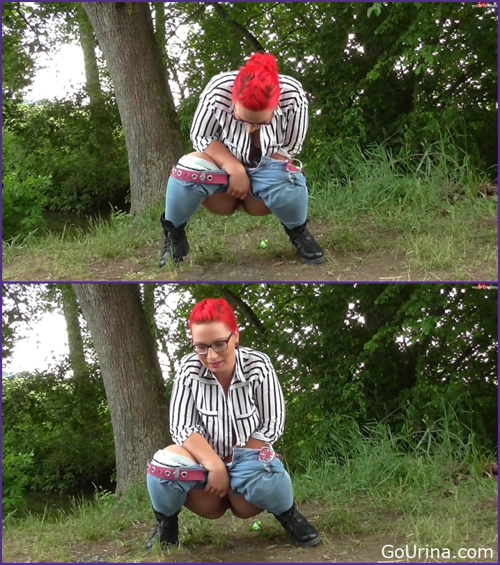 Lilly-De-Rosa - Violent Pissing