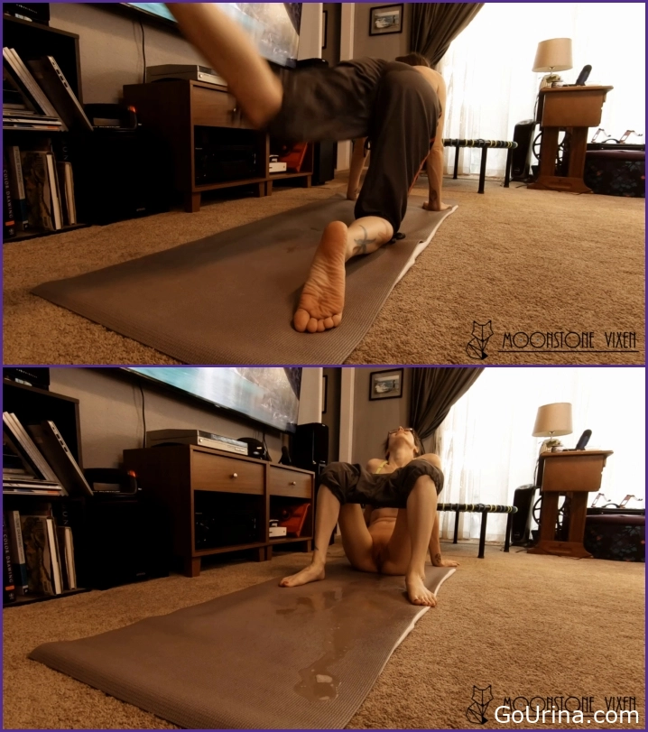 Pee Lovers - Dirty Piss on my youga mat, MoonstoneVixen, pee mania - 2025