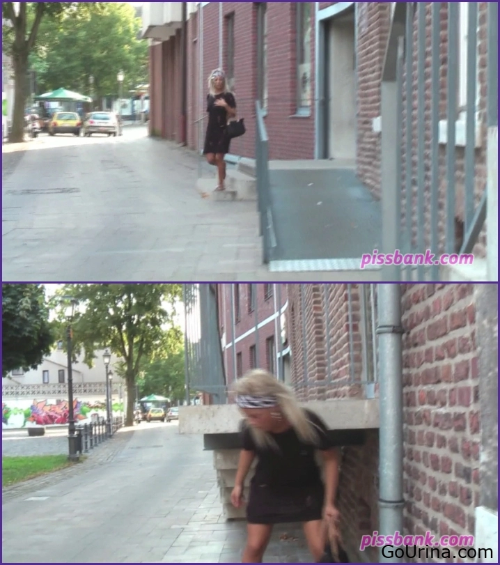 She's So Wet - Desperate market visit. Pissbank., Yassie, body piss - 2025