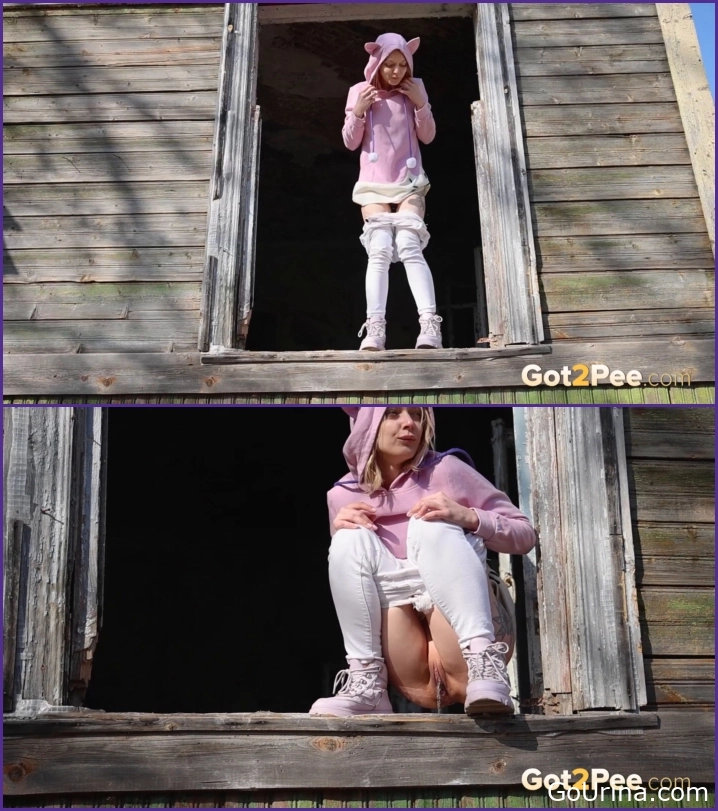 Miss Kapriz pees in abandoned building 2025