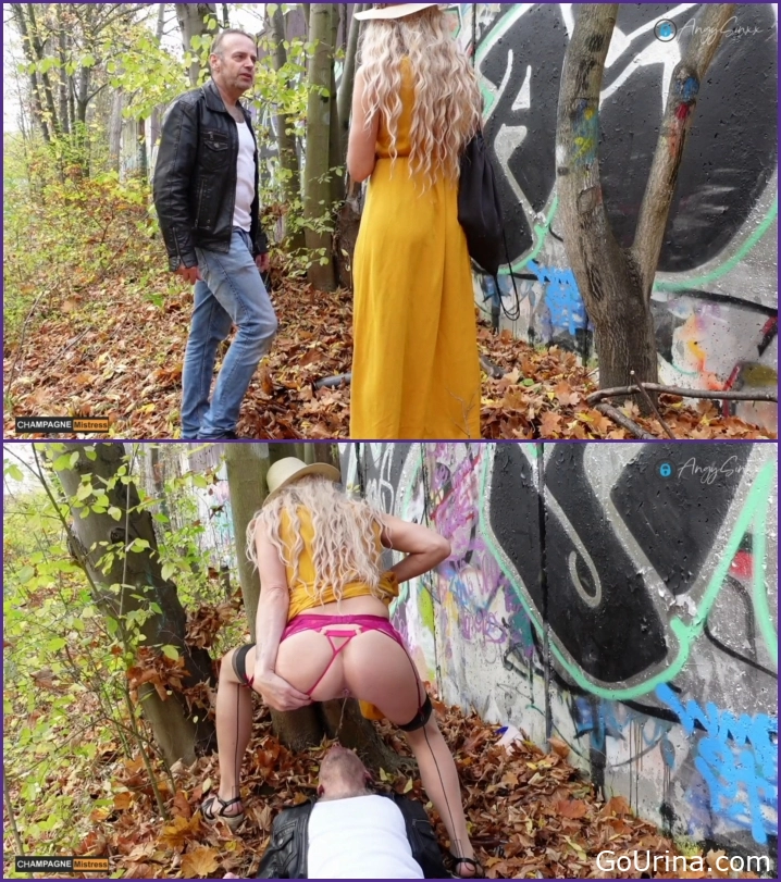 ChampagneMistress - Walking In The Park And Looking For Human Toilett